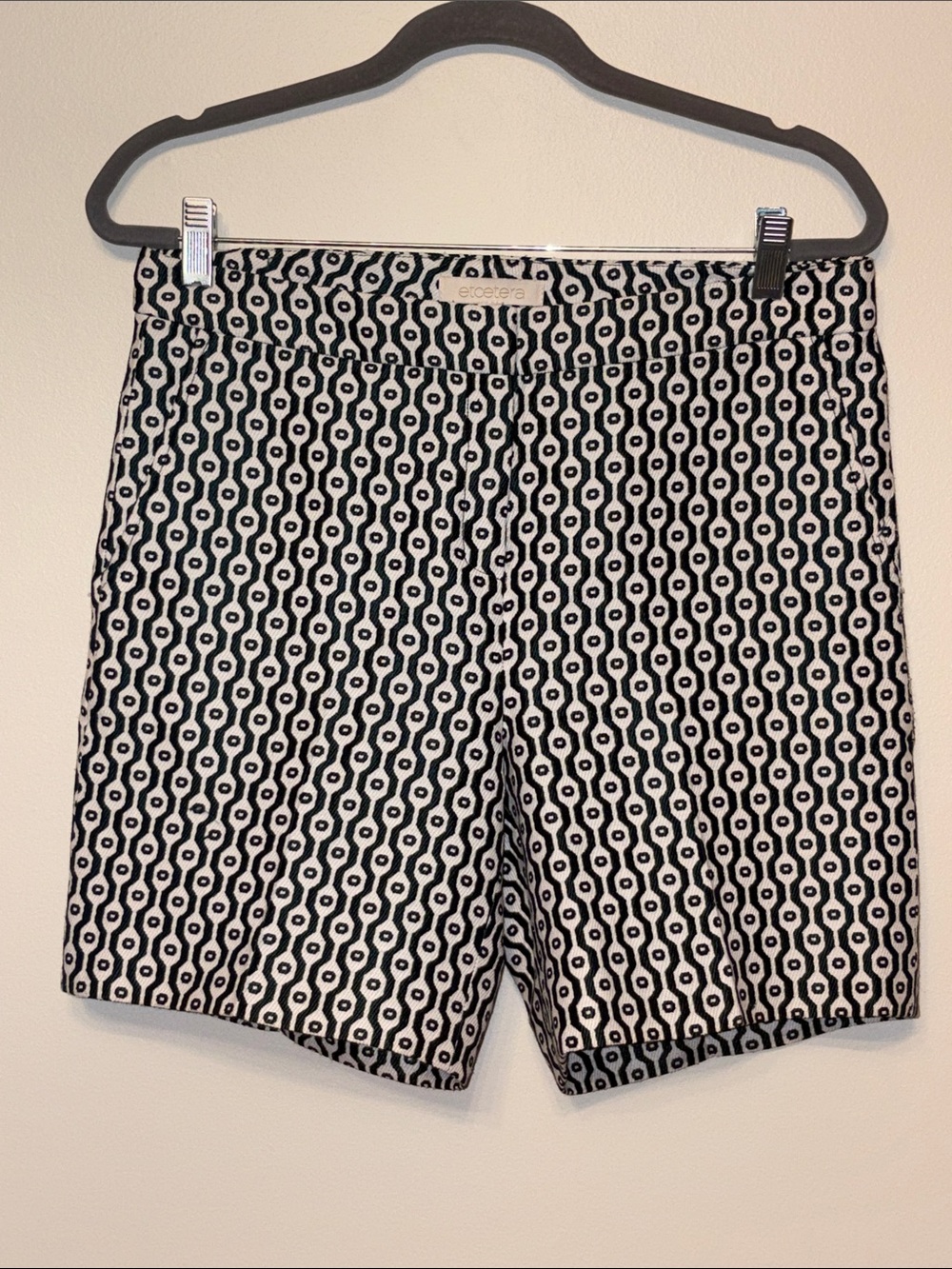 Etcetera Black & White Geometric Print Shorts. Size 8